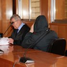 L’home acusat de tres delictes d'agressió sexual a menor d'edat, d'un de detenció il·legal i un contra la intimitat a l’inici del judici celebrat a l’Audiència de Tarragona