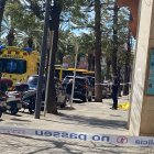 Imatge d'efectius dels Mossos d'Esquadra i el Sistema d'emergències Mèdicques al lloc dels fets.