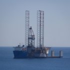 La plataforma d'operacions que segellarà els pous submarins del projecte Castor, a la costa tarragonina