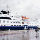 Primers creueristes que han arribat al port de Tarragona amb el vaixell ‘La Belle des Océans’, de la companyia CroisiEurope, de la temporada 2025.