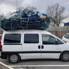 Imatge del vehicle immobilitzat a Reus per excés de càrrega.