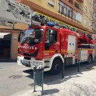 una dotació dels Bombers al lloc dels fets