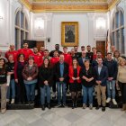 Els jugadors de la secció de bàsquet del Reus Deportiu a l’Ajuntament de Reus, ahir durant la recepció oficial.