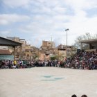 Multitudinari minut de silenci en record de la nena que ha mort en un accident de trànsit al canal de Roquetes.