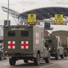 Imatge d’una columna militar entrant al Port de Tarragona el mes de març de l’any 2023
