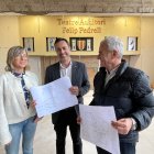 La regidora de Cultura de Tortosa, Mar Lleixà, l'alcalde jordi Jordan, i el regidor d'Urbanisme Jaume Bel, a l'Auditori Felip Pedrell en obres