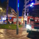 Els bombers treballant en l'incendi a Cambrils.
