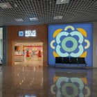 Imatge de l'entrada renovada de la botiga de l'aeroport de Reus.