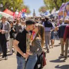 Enguany van ser 132 les parades que es van instal·lar a la Rambla Nova amb motiu de la Diada de Sant Jordi.