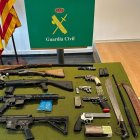 Armes confiscades en un operatiu de la Guàrdia Civil on s'ha desmantellat una organització criminal dedicada al tràfic de drogues a la demarcació de Tarragona, Lleida i Barcelona.
