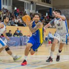 El jugador del CB Salou Víctor Aguilar, ahir, durant el duel contra el Melilla.