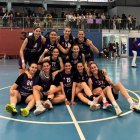 Les jugadores del TGN Bàsquet celebrant la victòria i la permanència a la Supercopa el darrer dissabte.