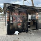 Imatge d'un dels locals afectats per un dels incendis a Cambrils.