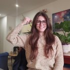 Yaiza Páez García, amb el gest que simbolitza la seva lluita.