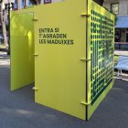 Imatge de la cabina misteriosa a la Rambla Nova de Tarragona.