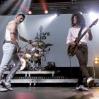Fotografia d’una actuació del ‘The Show Must Go On Tribute Queen’, amb José Manuel Iglesias interpretant a Freddie Mercury