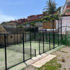 Imatge d’una pista de pàdel del Club Tennis Tarragona que queda a tocar de la zona d’habitatges de Cala Romana.