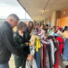 Fotografia d’arxiu del mercat de roba de segona mà de l’Escola Doctor Alberich i Casas de l’any 2024.