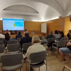 Fotografia de la reunió informativa sobre la zona de baixes emissions amb les entitats veïnals.