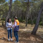 Us La consellera Sonia Orts i el cap de Protecció Civil, Daniel Martínez, visitant els treballs forestals.