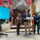 Elvira Vidal, Jordi Sendra i Pep Manresa durant una roda de premsa del grup municipal de Junts per Catalunya a l’Ajuntament de Tarragona.