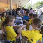 Fotografia de la quarta edició de l’Alberich Clothing Swap a l’Escola Doctor Alberich i Casas.
