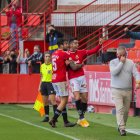 Els exgrana Gerard Oliva i Marc Trilles celebrant un gol.
