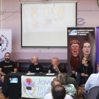 El local d’assaig de la colla va acollir la presentació del disseny dels nous nanos.