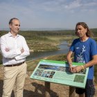 Javi Sancho i Hector Hernández davant la presa del Catllar.
