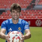 El migcampista del Nàstic, Ander Gorostidi, a la gespa del Nou Estadi Costa Daurada.