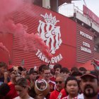Els aficionats del Nàstic al Nou Estadi Costa Daurada en la rebuda dels seus jugadors abans del duel de dissabte a Tarragona contra la Real Sociedad B.