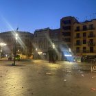 Imatge de la plaça Corsini plena de brutícia.
