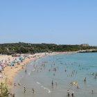 Imatge de la platja de l'Arrabassada de Tarragona el dia de Sant Joan.