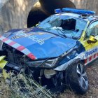 Imatge del cotxe de Mossos accidentat a l'N-340.
