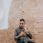 El cantant tradicional valencià Pep Gimeno és reconegut per la seva tasca de recopilació i preservació de la cultura musical valenciana.