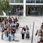 Un grup d'estudiants al campus Catalunya, just abans de fer les PAU.