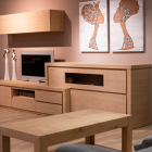 Imagen de varios muebles que conforman un comedor.