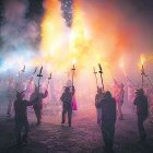 La colla de diables Alrinachs, durant un dels seus espectacles de foc.