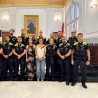 Recepció als nous agents al palau municipal.