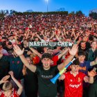 Imatge d’arxiu d’aficionats granes durant la pantalla gegant organitzada per seguir el play-off.