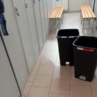 Tolls d'aigua i cubells per les filtracions als vestidors de la comissaria dels Mossos del Vendrell