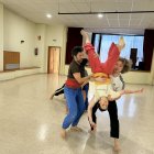 Un dels moments d'assaig de l'espectacle 'Aleta', que s'estrena aquest vespre al Danseu Festival