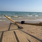 Estat en que es troba a la zona de gossos a la platja Llarga.