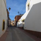 La calle Dues Províncies, en Bellvei i Castellet y la Gornal. A la izquierda, Tarragona y, a la derecha, Barcelona.