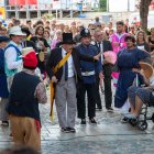 Un dels moments de l’espectacle del Ball de Malcasats celebrat ahir al carrer de Joan Güell.