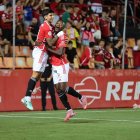 Óscar Sanz i Cedric Omoigui celebrant el primer gol del partit.