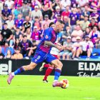 El davanter malageny Dioni és la referència a l’atac del conjunt valencià.