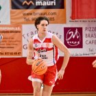 Raül Neila durant un duel del CB Valls.