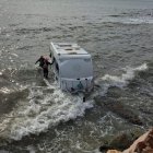 Una caravana que ha arribat al mar.