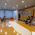 Un instant de la reunió entre l'ICAT i Dignitat a les Vies.